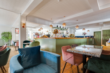 What to Customize and What to Standardize in Boutique Hotels