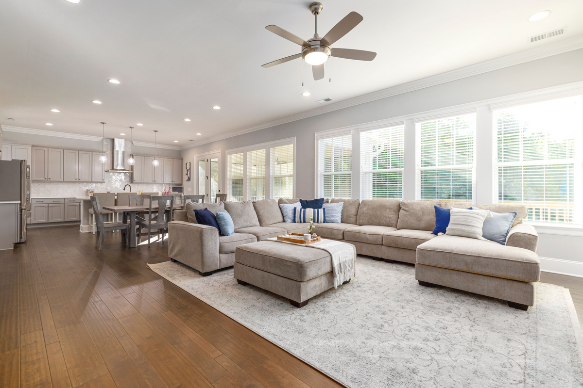 How Can Interior Designers Get the Hamptons Look for Clients With Custom Cushions?