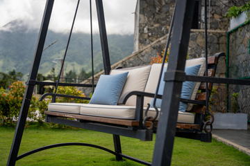 How to Customize a Daybed Swing Your Resort Guests Won’t Want to Leave