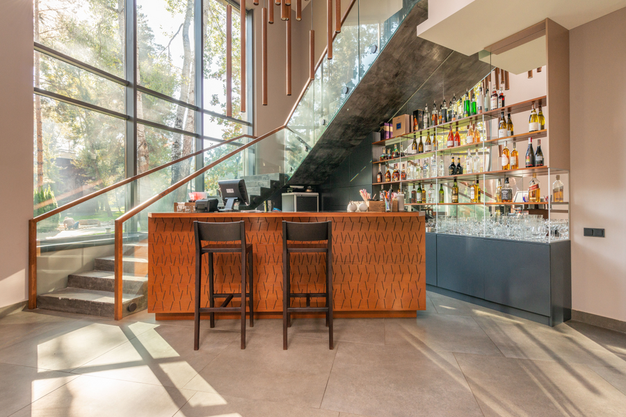 How Do You Build a Home Bar People Remember?