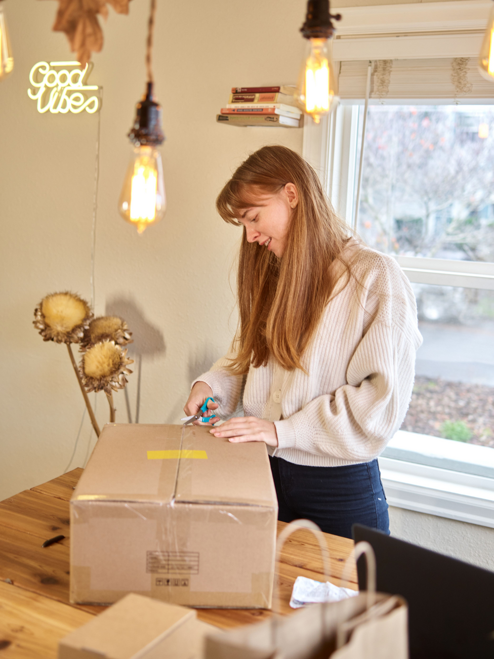 Fabrica Kraft cushions in sustainable packaging