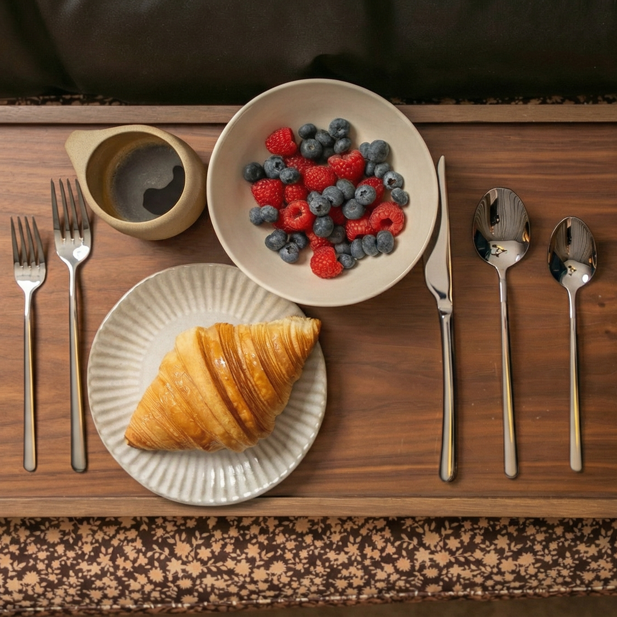 Emilia Mirror 20-Piece Flatware Set, in Silver